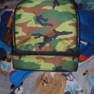 Kids lunch bucket in woodland camo